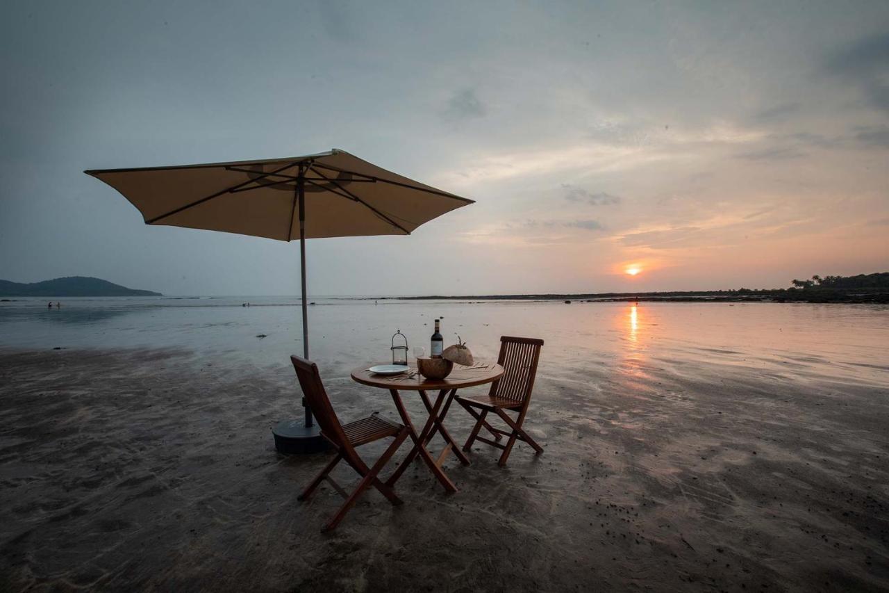 Casa Del Mer By Stayvista - Nearby Beach With, Sea-View Rooms & Coconut Farm Alibag Bagian luar foto