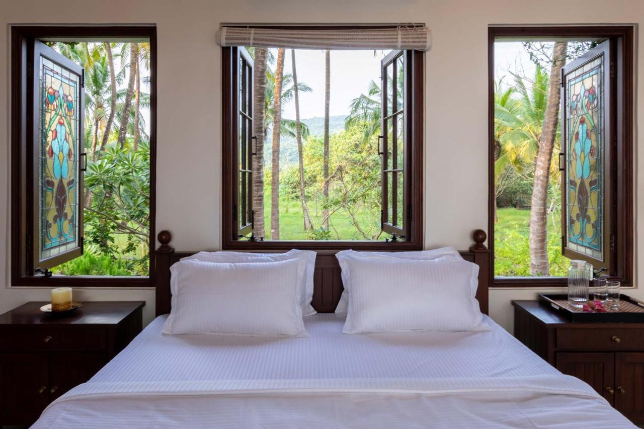 Casa Del Mer By Stayvista - Nearby Beach With, Sea-View Rooms & Coconut Farm Alibag Bagian luar foto