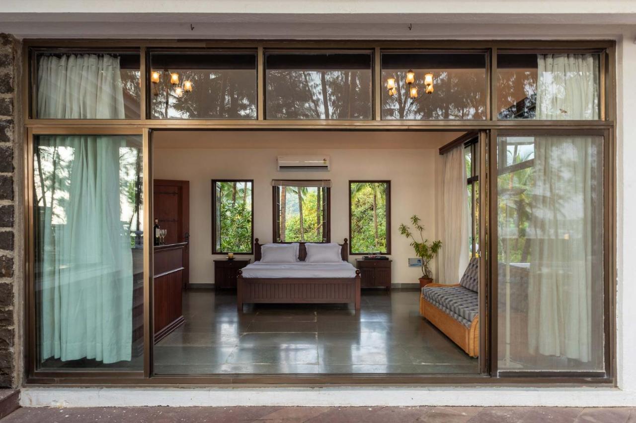 Casa Del Mer By Stayvista - Nearby Beach With, Sea-View Rooms & Coconut Farm Alibag Bagian luar foto