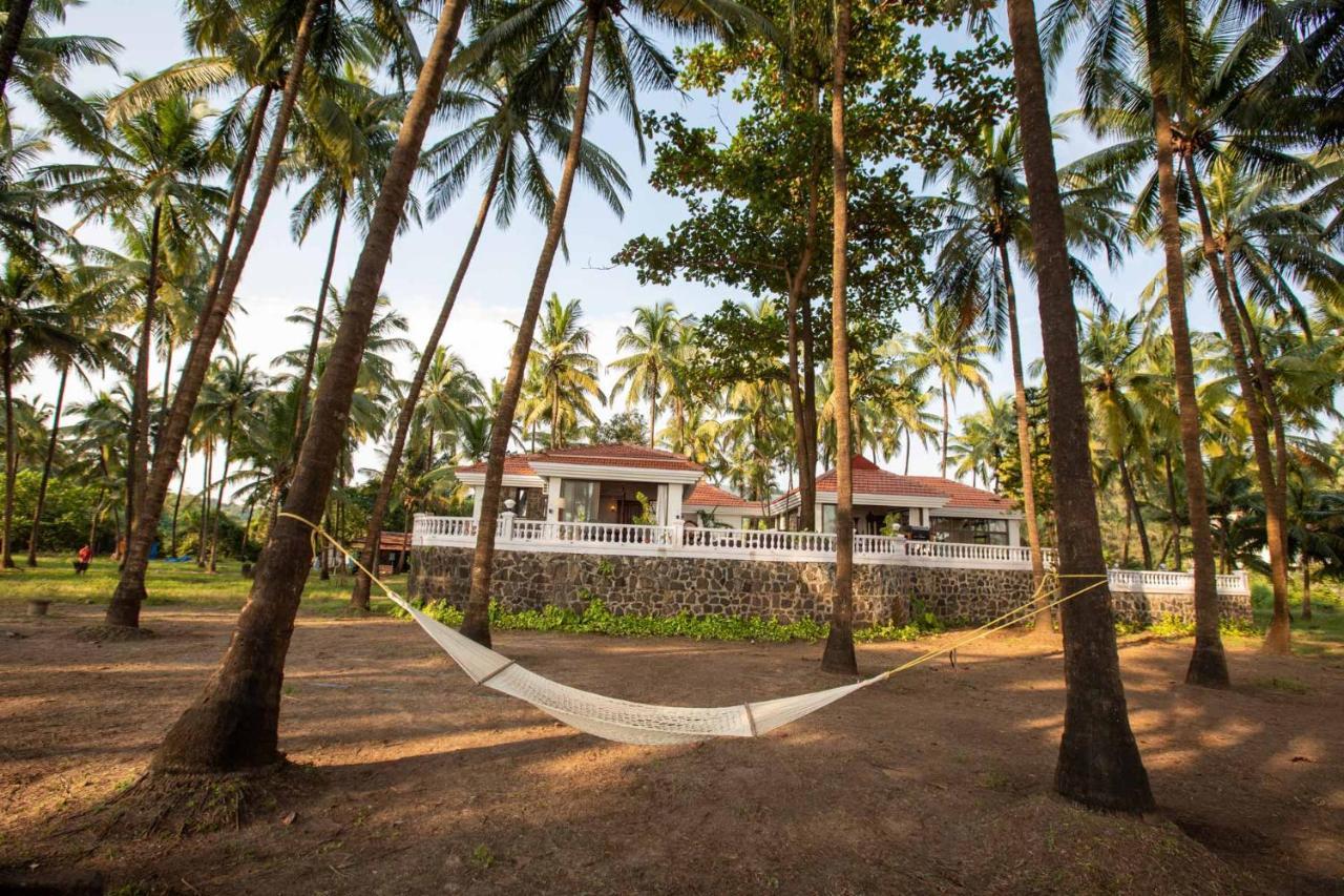 Casa Del Mer By Stayvista - Nearby Beach With, Sea-View Rooms & Coconut Farm Alibag Bagian luar foto